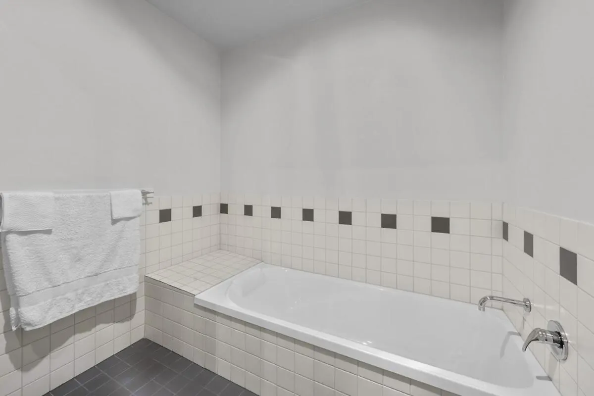 Luxury Central Hobart Apartment Free Parking