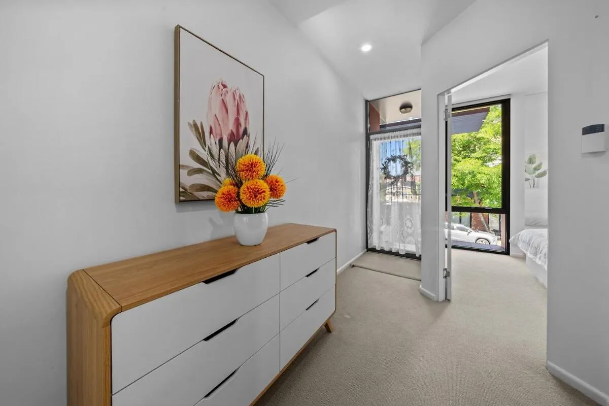 Luxury Central Hobart Apartment Free Parking